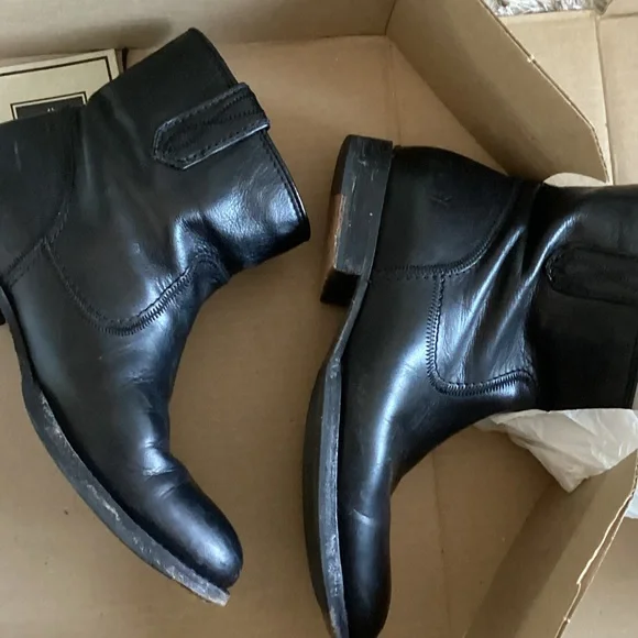 Frye Women’s  Black Leather Ankle Boots - Picture 6 of 8